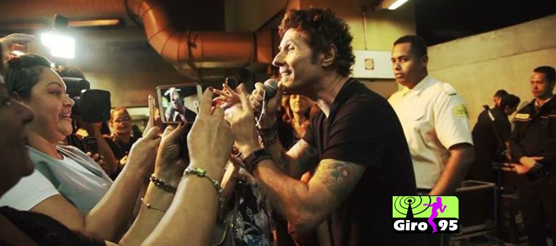 No metrô em São Paulo Capital Inicial surpreende fãs com show ao vivo