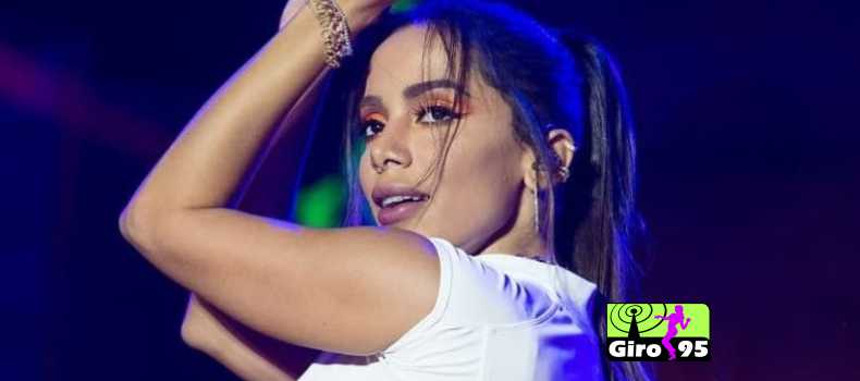 Anitta abandona show após homem invadir o palco em SP